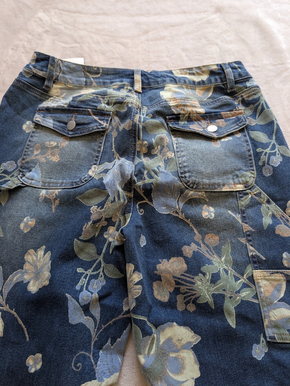 Flamingals Floral Print Flap Pocket Mid Rise Barrel Leg Crop Jeans NWT - Picture 9 of 12